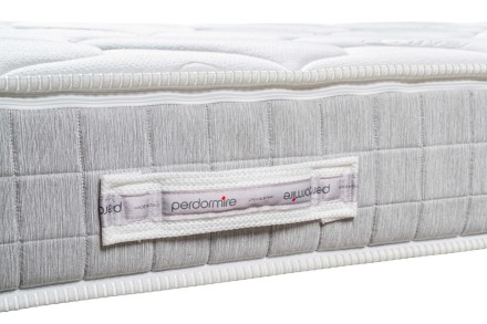 Kétféle keménységi érzet - 2, 4 | Hab matrac | Magassága 18 cm | Terhelhetőség  150 kg | Jótállás 6 év