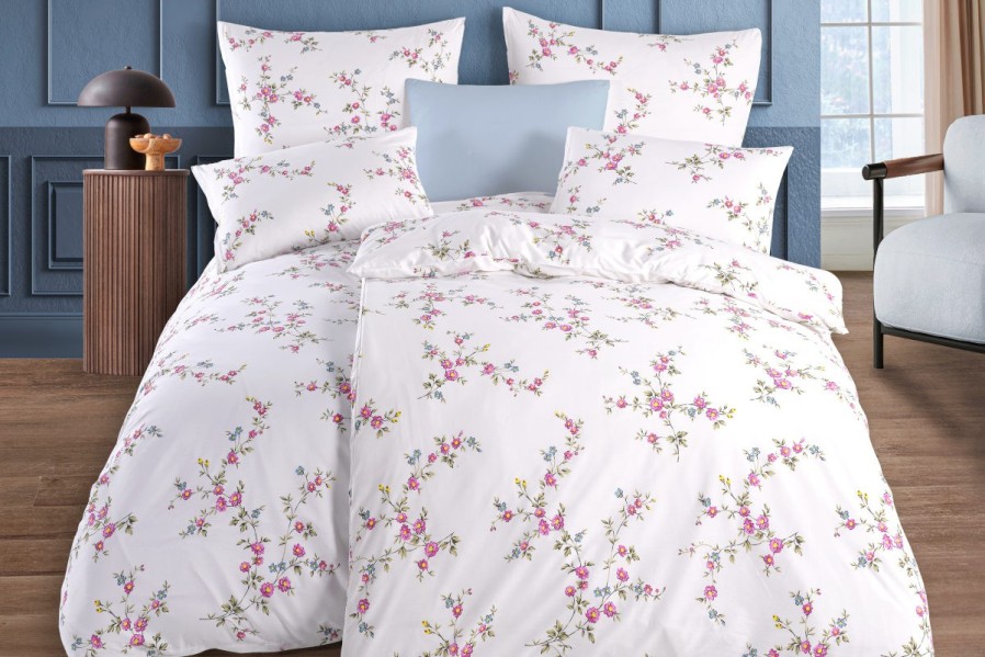 Az ágynemű kellemes tapintású, kiválóan elvezeti a nedvességet, és szinte egyáltalán nem gyűrődik.