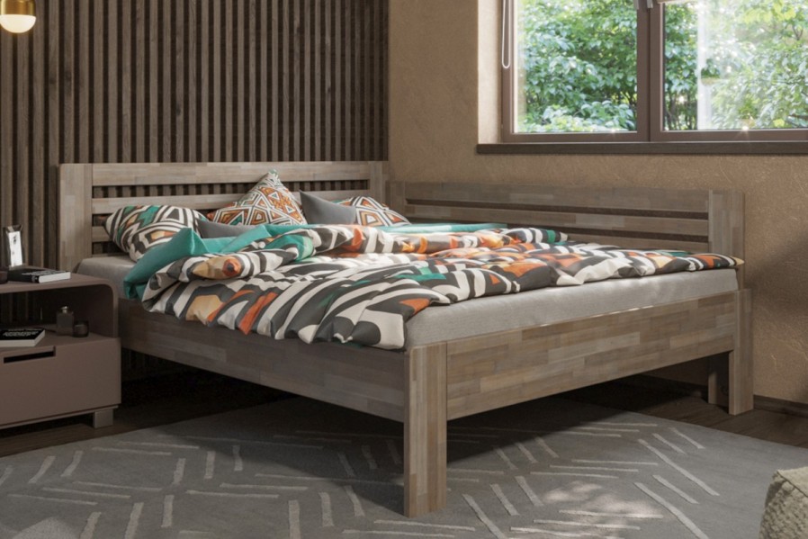 Szereti a fa illatát és az utánozhatatlan atmoszférát, amivel megtölti a hálószobát? Ha igen, a Lola masszív ágyat Önnemk alkottuk meg!