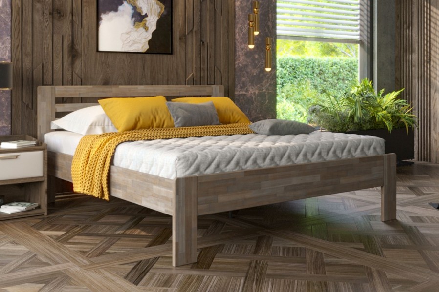 Szereti a fa illatát és az utánozhatatlan atmoszféráját, amivel megtölti a hálószobát? Ha igen, a Lola masszív ágyat Önnek alkottuk meg!