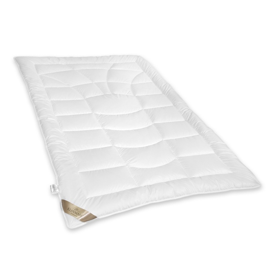 A Klinmam Home Lyocell Aerelle® papligenkban és párnákban lévő természetes lyocell vászon a kényelem különleges színvonalát kínálja alvásához. A lycell-ből készült felületi anyag kiváló hőszabályozóképességgel rendelkezik (nyáron hűsít, télen melegít), tapintásra és fekvéskor is lágy. Nedvszívóképességével is kitűnik, ami megközelítőleg 50 %-kal nagyobb a hagyományos pamut nedvszívóképességénél. Ezért alkalmas az intenzíven izzadó embereknek és sportolóknak.