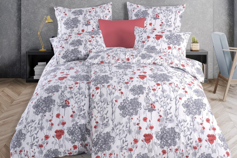 Az ágynemű kellemes tapintású, kiválóan elvezeti a nedvességet, és szinte egyáltalán nem gyűrődik.