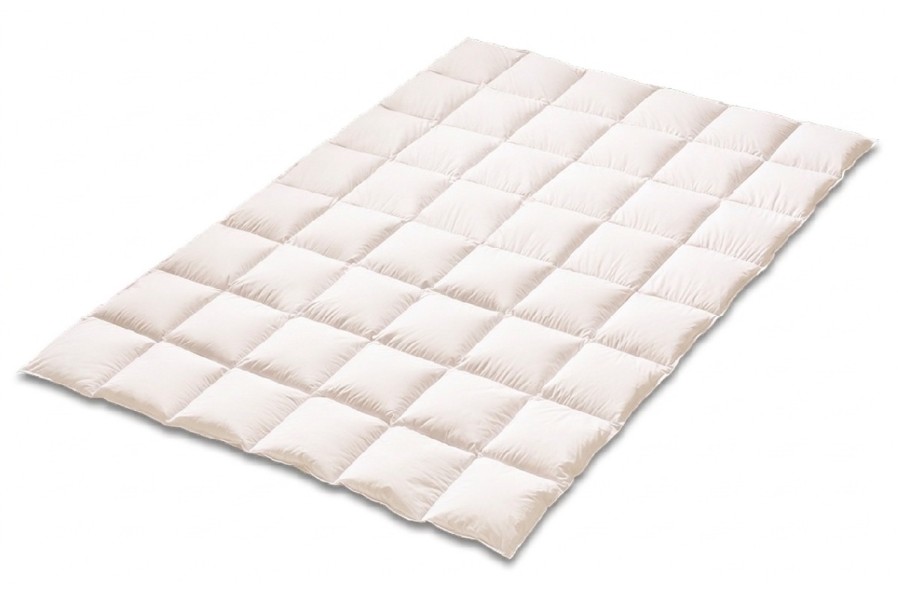 A Klinmam Home Pure Elegance luxus pehelypaplan a legfinomabb libapehely és az exkluzív egyiptomi pamut kombinációjának köszönhetően a kényelem csúcsát nyújtja. Kiemelkedik természetes hőszabályozó képességével, valamint azzal, hogy egész éjszaka képes fenntartani az ideális mikroklímát, így maximális komfort mellett biztosít zavartalan alvást.
