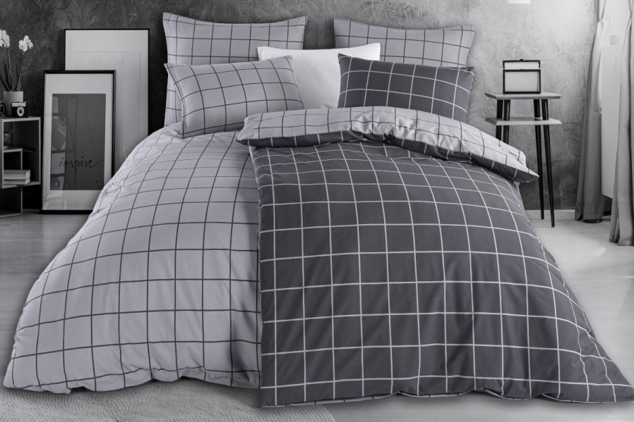 Az ágynemű kellemes tapintású, kiválóan elvezeti a nedvességet, és szinte egyáltalán nem gyűrődik.