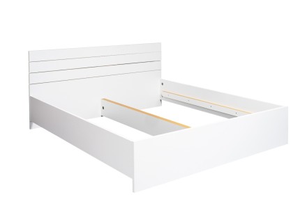 A 25 mm vastag erős laminált forgácslap biztosítja az ágy vázának stabilitását.