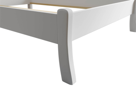 A Felix ágy döntött fejrésszel és a Bohemica Medical Graphite matrac választható keménységgel és 7 zónás alátámasztással tökéletes kombinációja a kényelemnek és a stílusnak.