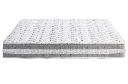 A természetes, fényes lakkozású Lugo ágy elegáns fejtámlával és stabil szerkezettel, kiegészítve az Air Massage Memory 4.0 matraccal, amely memóriahabja és négyféle keménységi szintje révén tökéletes relaxációt biztosít.