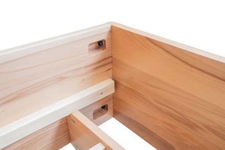 Masszív ágy kifinomult lebegő ágy kialakítással