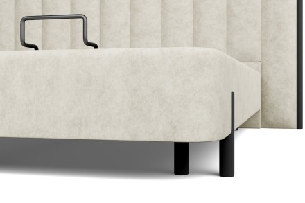 Élvezze a kényelmet és a támogatást minden éjszaka a Bali kárpitozott fejtámlával, amelyet az igényei és szükségletei figyelembevételével terveztünk.