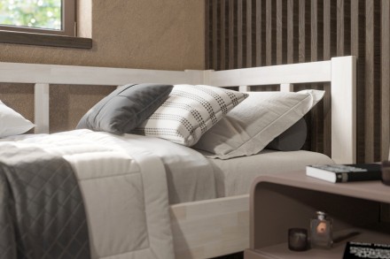 Kedveli a fa illatát? Akkor ez a tömörfa ágy tökéletes választás Önnek, mivel a legkiválóbb bükk- és tölgyfafajtákból készült, hogy megismételhetetlen hangulatot teremtsen hálószobájában.