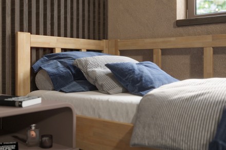 Kedveli a fa illatát? Akkor ez a tömörfa ágy tökéletes választás Önnek, mivel a legkiválóbb bükk- és tölgyfafajtákból készült, hogy megismételhetetlen hangulatot teremtsen hálószobájában.