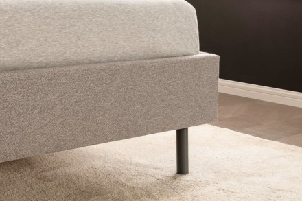 A Klinmam Comfort Borneo egy modern kárpitozott ágy, amely ötvözi az egyszerű, de figyelemfelkeltő dizájnt a praktikus funkciókkal, amelyeket a mindennapi életben értékelni fog.