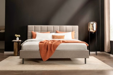 A Klinmam Comfort Borneo egy modern kárpitozott ágy, amely ötvözi az egyszerű, de figyelemfelkeltő dizájnt a praktikus funkciókkal, amelyeket a mindennapi életben értékelni fog.