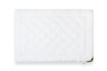 A Klinmam Home Clima Aerelle® termékcsalád paplanjainak és párnáinak felületi rétegét 100 % mikroszálas anyag alkotja, ami biztosítja a fölösleges hő elvezetését a testtől, ezáltal mérsékli a kellemetlen izzadást és gondoskodik a zavartalan alvásról.