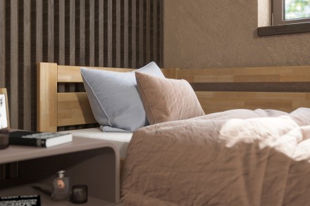 Az Emily egyszemélyes ágyként nagyon népszerű, amely remekül passzol a gyerekszobába vagy a hálószobába. A fa tökéletes illata csodálatos hangulatot teremt a szobában, ami az alváshoz tökéletes.