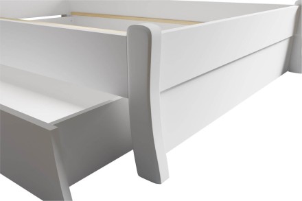 A Felix a letisztult észt stílus képviselője. Gyönyörű borovi fenyőfa színtelen lakkal bevonva, ami még inkább kiemeli a fa teljes szerkezetét.