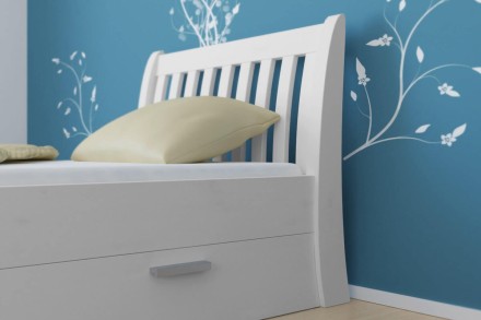 A Felix a letisztult észt stílus képviselője. Gyönyörű borovi fenyőfa színtelen lakkal bevonva, ami még inkább kiemeli a fa teljes szerkezetét.