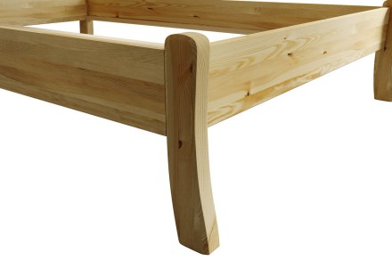 A Felix a letisztult észt stílus képviselője. Gyönyörű borovi fenyőfa színtelen lakkal bevonva, ami még inkább kiemeli a fa teljes szerkezetét.