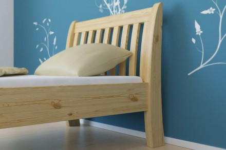 A Felix a letisztult észt stílus képviselője. Gyönyörű borovi fenyőfa színtelen lakkal bevonva, ami még inkább kiemeli a fa teljes szerkezetét.