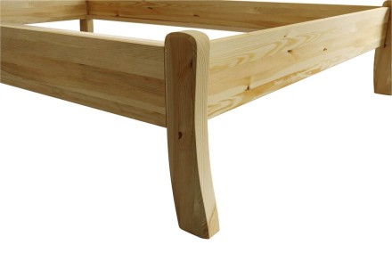 A Felix a letisztult észt stílus képviselője. Gyönyörű borovi fenyőfa színtelen lakkal bevonva, ami még inkább kiemeli a fa teljes szerkezetét.