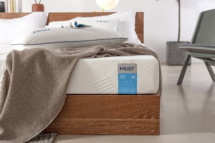 A Mlily AIR matrac egy innovatív termék, amely magasfokú kényelmet biztosít az alvás során. Magja hűsítő CoolFlex® habszivacsból, AirCell memóriahabból és Responsive Support habszivacsból készül, amelyek együtt az alváshoz ideális közeget alkotnak.