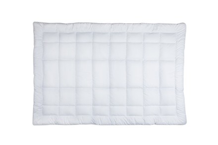 A Klinmam Standard közepesen meleg takaró alkalmas egész éves használatra.