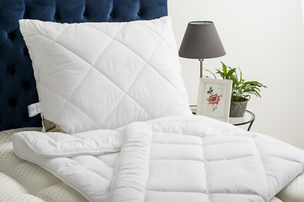 A Klinmam Standard közepesen meleg takaró alkalmas egész éves használatra.