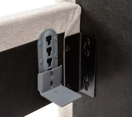 A Klinmam Comfort Laguna egy elegáns és időtlen ágy, amely finom kárpitozással rendelkezik, és a dizájn egyszerűségét és tisztaságát hozza el.