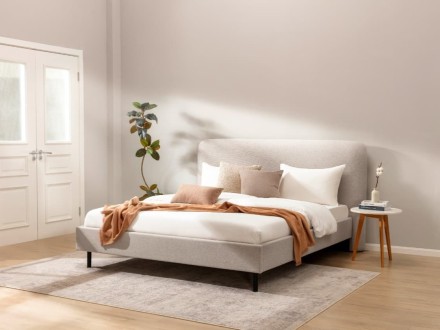 A Klinmam Comfort Laguna egy elegáns és időtlen ágy, amely finom kárpitozással rendelkezik, és a dizájn egyszerűségét és tisztaságát hozza el.