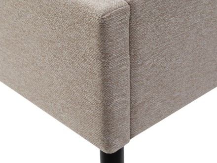 A Klinmam Comfort Laguna egy elegáns és időtlen ágy, amely finom kárpitozással rendelkezik, és a dizájn egyszerűségét és tisztaságát hozza el.