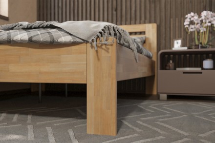 Szereti a fa illatát és az utánozhatatlan atmoszférát, amivel megtölti a hálószobát? Ha igen, a Lola masszív ágyat Önnemk alkottuk meg!