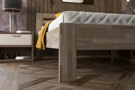 Szereti a fa illatát és az utánozhatatlan atmoszféráját, amivel megtölti a hálószobát? Ha igen, a Lola masszív ágyat Önnek alkottuk meg!