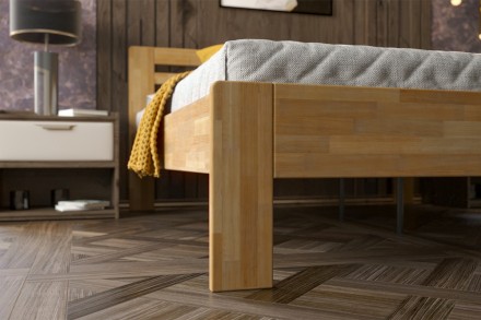 Szereti a fa illatát és az utánozhatatlan atmoszféráját, amivel megtölti a hálószobát? Ha igen, a Lola masszív ágyat Önnek alkottuk meg!