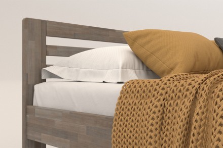 Szereti a fa illatát és az utánozhatatlan atmoszféráját, amivel megtölti a hálószobát? Ha igen, a Lola masszív ágyat Önnek alkottuk meg!