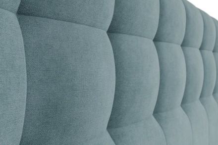 A Malibu kárpitozott fejtámla fényűző érzést kölcsönöz hálószobájának. Természetes, kiváló minőségű anyagokból készült, ami nemcsak elegáns megjelenést, hanem kényelmes alvást is biztosít.