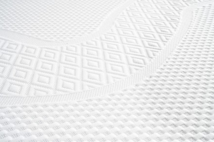 Anatómiailag alkalmazkodó Mlily Astra habmatrac az optimális kényelemért.