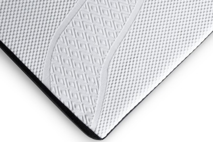 A Mlily Bloom Hybrid hibrid matrac a memóriahab és a táskarugók kombinációjával tökéletes pihenést biztosít.