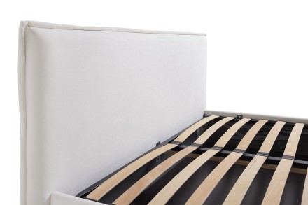 A Valentino fejtámla egyszerű stílusának köszönhetően minden hálószobába illik.