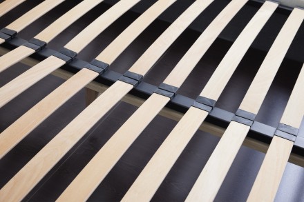 Az egyszerű, sima Klinmam Modesto fejvéget az egyszerű vonalvezetés és a részletekre való odafigyelés jellemzi.