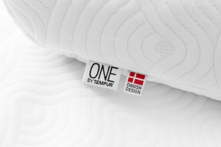 A One by TEMPUR® párna a TEMPUR® Super Soft alapanyag révén tökéletes egyensúlyt biztosít a kellő kényelem, valamint a fej, a vállak és a nyakszirt alátámasztása között.