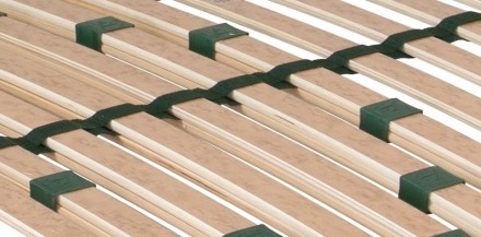 Stabil ágyrács 7 anatómiai zónával, mely megfelelően elosztja a test súlyát a matracon.