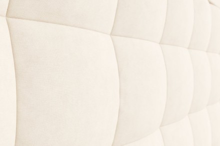 A River kárpitozott fejtámlával maximális kényelmet és támogatást élvezhet pihenés közben.