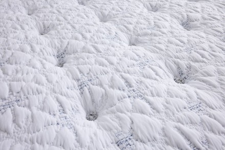 3 - közepesen kemény | Rugós matrac | Magassága 33 cm | Terhelhetőség 150 kg | Jótállás 5 év