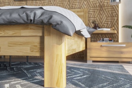 A robusztus, masszív Sion H1 ágy méltóságteljes központi eleme lesz hálószobájának, amely otthonosságot és kényelmet hoz magával.