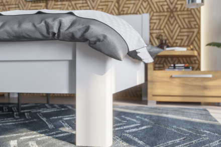 A robusztus, masszív Sion H1 ágy méltóságteljes központi eleme lesz hálószobájának, amely otthonosságot és kényelmet hoz magával.