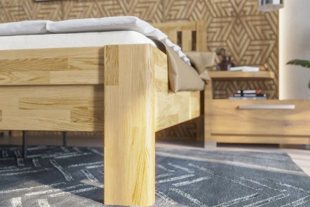 A robusztus, masszív Sion H2 ágy méltóságteljes központi eleme lesz hálószobájának, amely otthonosságot és kényelmet hoz magával.