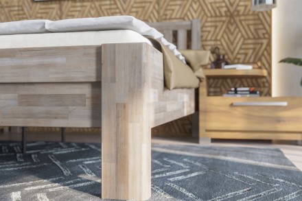 A robusztus, masszív Sion H2 ágy méltóságteljes központi eleme lesz hálószobájának, amely otthonosságot és kényelmet hoz magával.