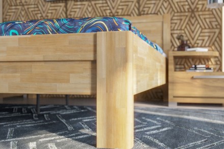 A robusztus, masszív Sion H3 ágy méltóságteljes központi eleme lesz hálószobájának, amely otthonosságot és kényelmet hoz magával.