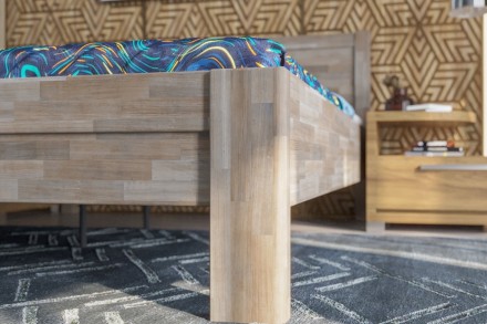 A robusztus, masszív Sion H3 ágy méltóságteljes központi eleme lesz hálószobájának, amely otthonosságot és kényelmet hoz magával.