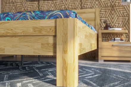 A robusztus, masszív Sion H3 ágy méltóságteljes központi eleme lesz hálószobájának, amely otthonosságot és kényelmet hoz magával.